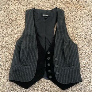 Black:Gray vest pinstripe
